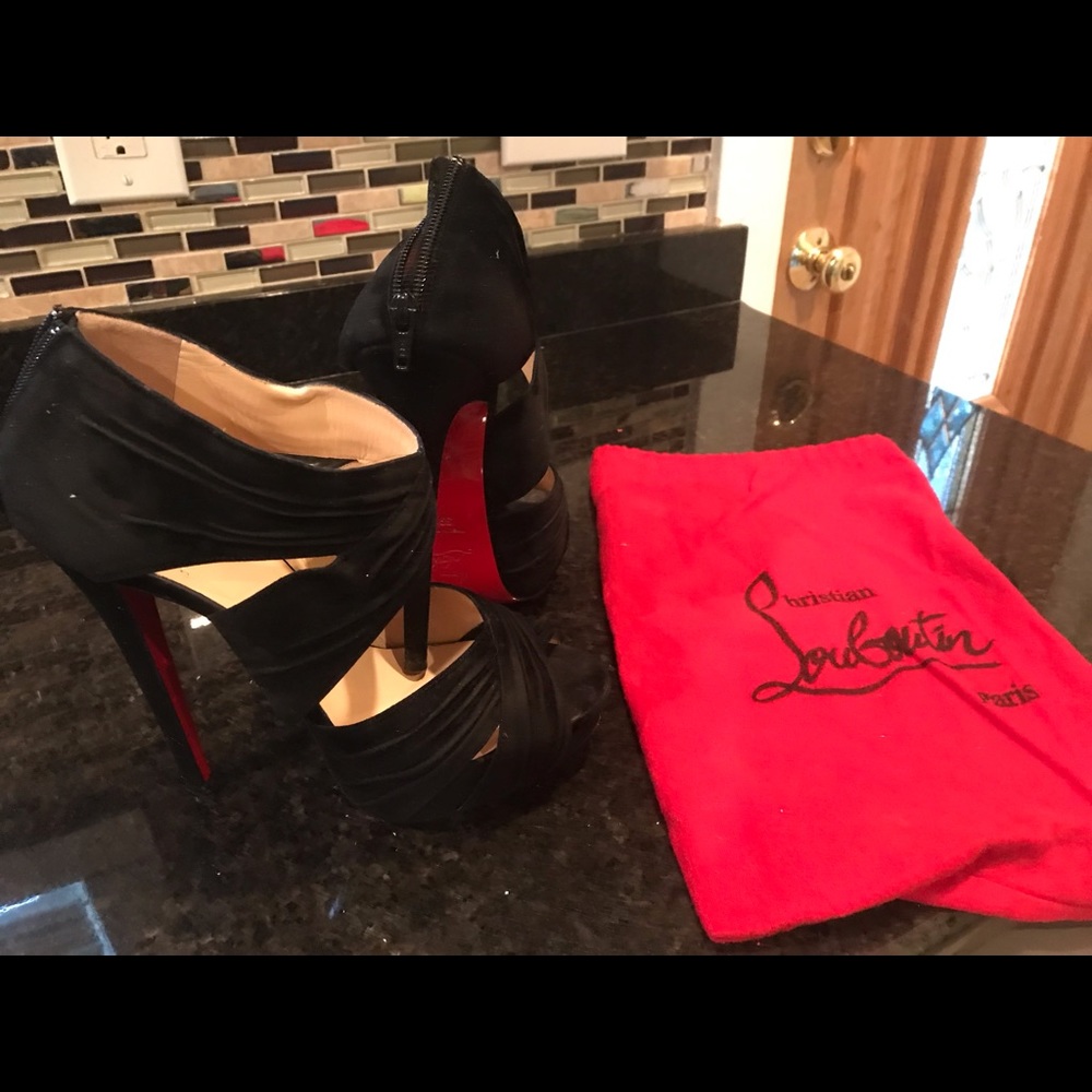 Shoes - Picture 2 of 4